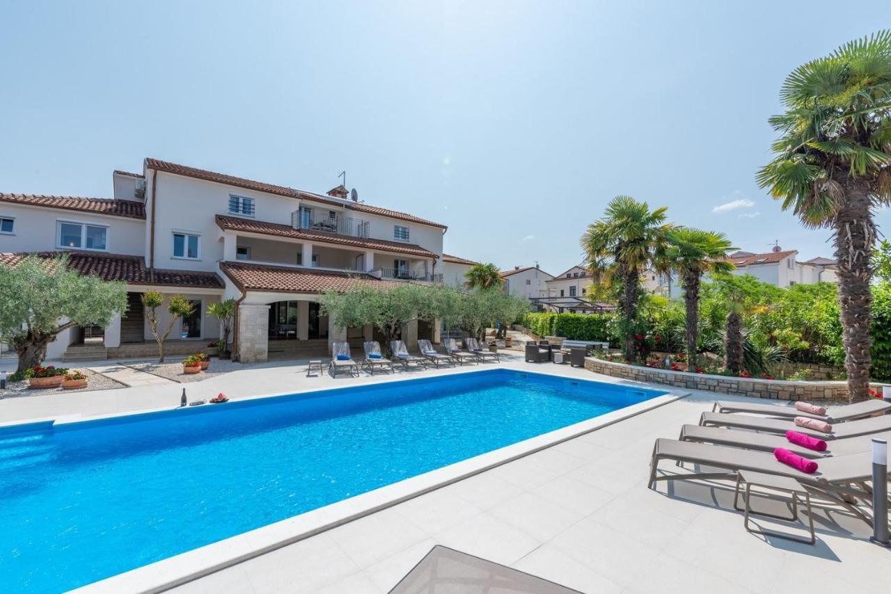 Villa Hope - Apartments With Shared Pool Пореч Экстерьер фото