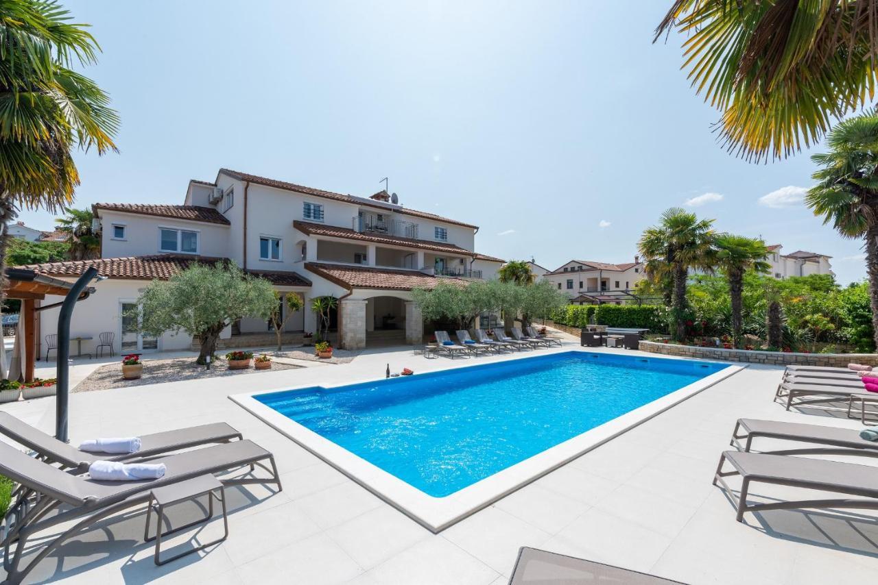 Villa Hope - Apartments With Shared Pool Пореч Экстерьер фото