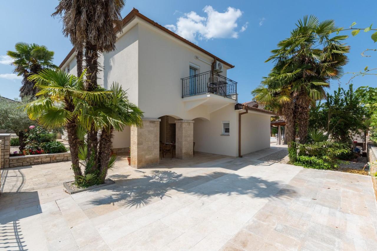 Villa Hope - Apartments With Shared Pool Пореч Экстерьер фото