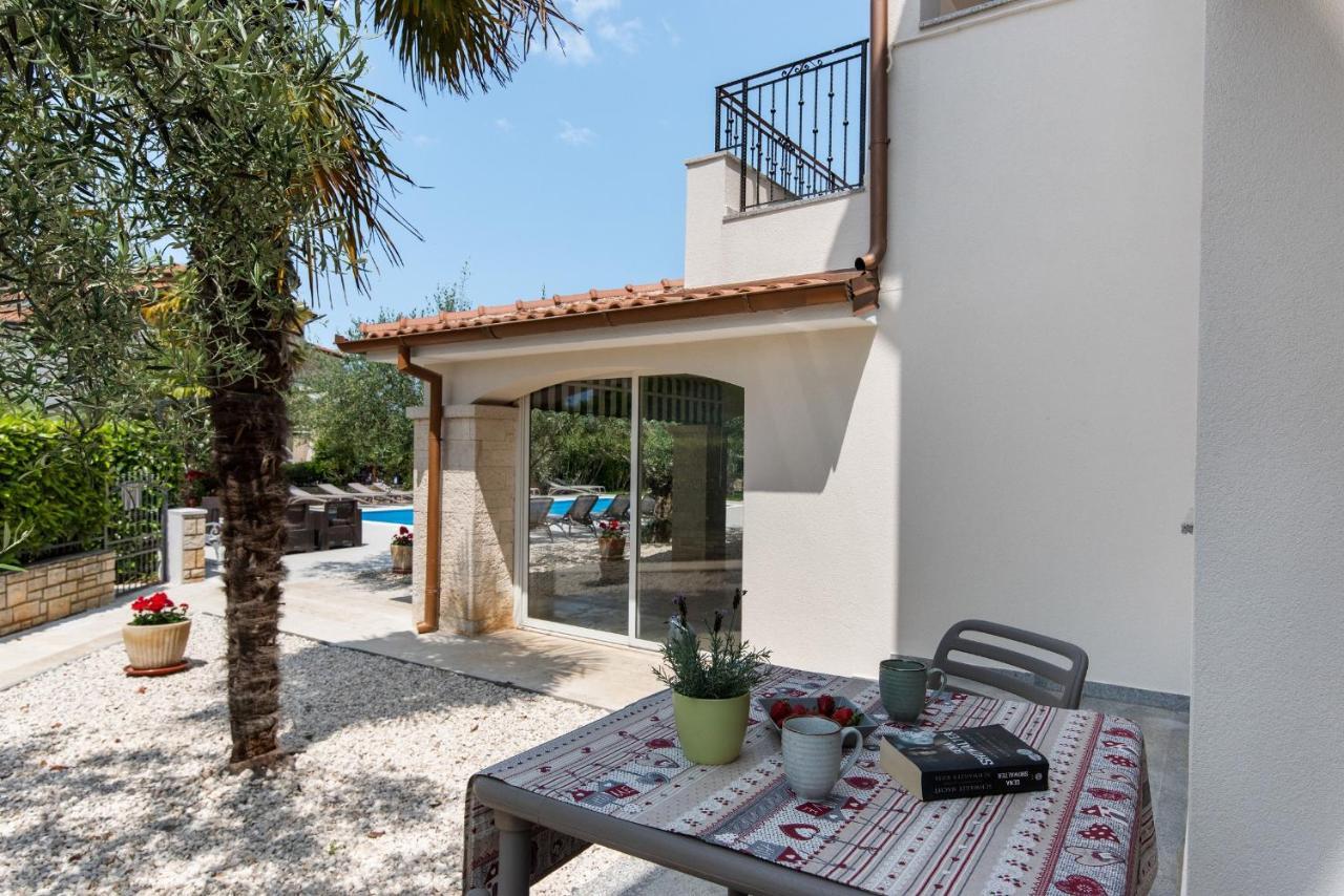 Villa Hope - Apartments With Shared Pool Пореч Экстерьер фото