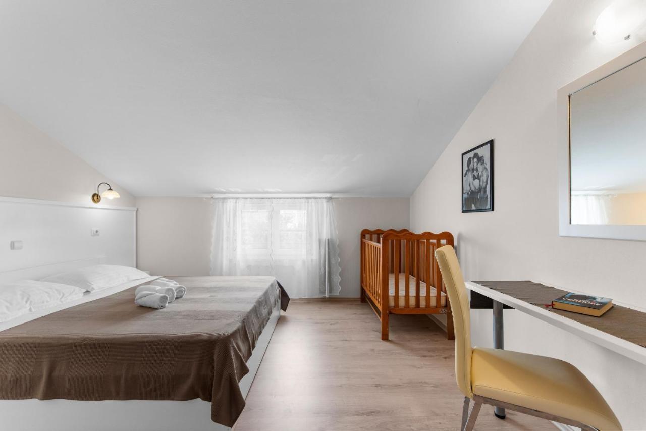 Villa Hope - Apartments With Shared Pool Пореч Экстерьер фото