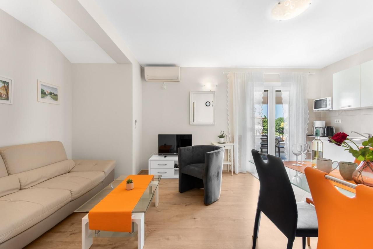 Villa Hope - Apartments With Shared Pool Пореч Экстерьер фото